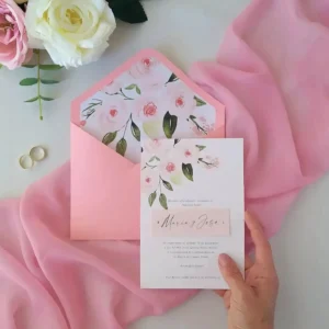 Velvet Rosé: Invitación de boda con el encanto de las rosas
